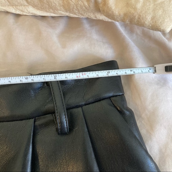 [Sold off app] Wilfred Limerick Shorts - Picture 8 of 8